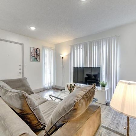 Lux Suite /King Bed /Free Parking/Pool/First Floor Houston Exteriör bild