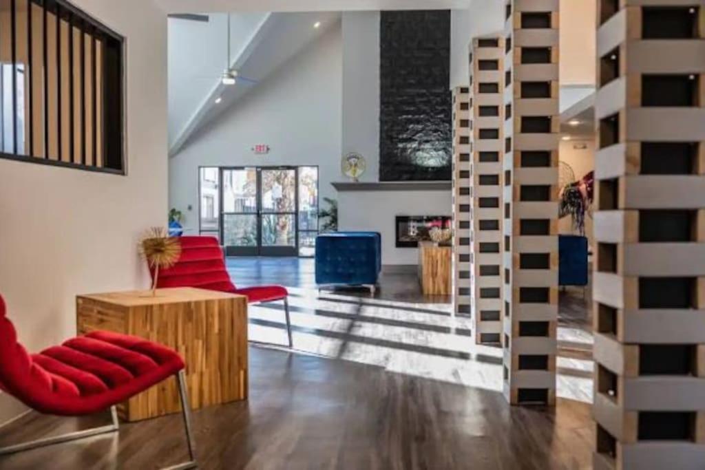 Lux Suite /King Bed /Free Parking/Pool/First Floor Houston Exteriör bild