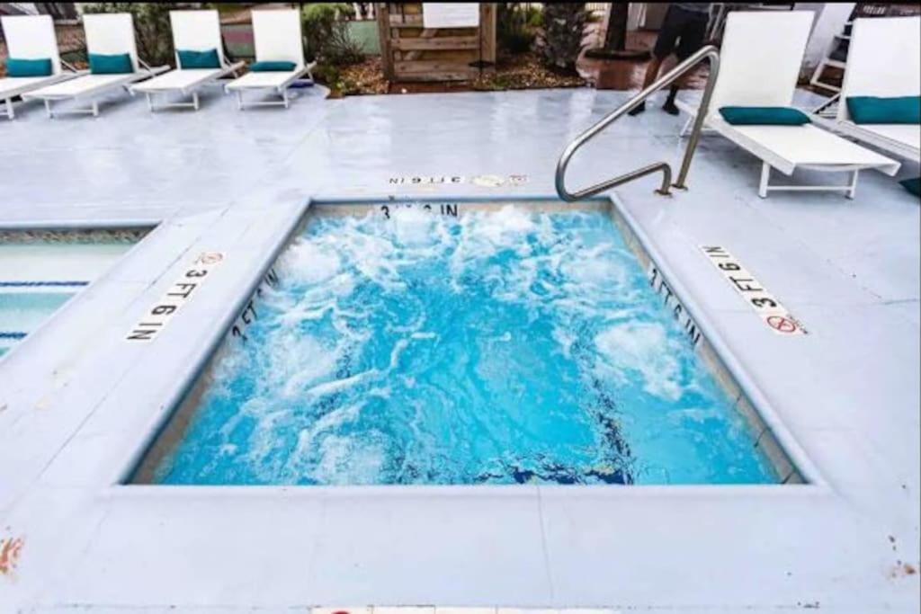 Lux Suite /King Bed /Free Parking/Pool/First Floor Houston Exteriör bild