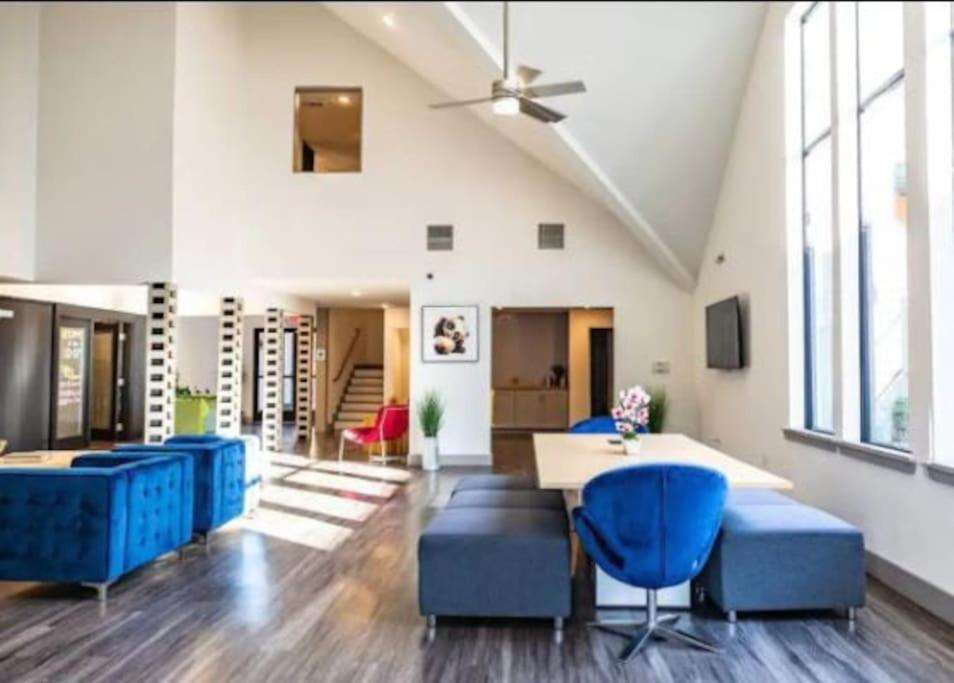 Lux Suite /King Bed /Free Parking/Pool/First Floor Houston Exteriör bild